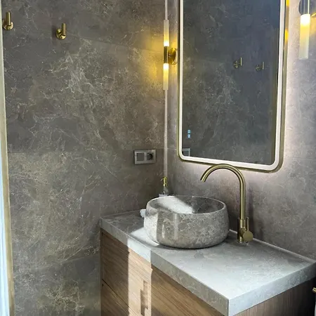 La By Luxuruhomesweethome Center Διαμέρισμα *