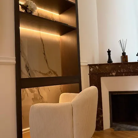 La By Luxuruhomesweethome Center *