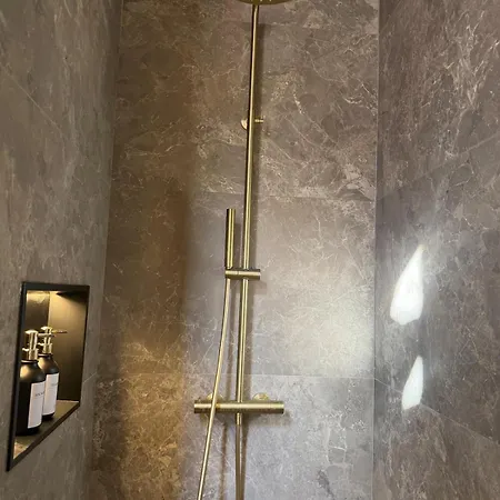 La By Luxuruhomesweethome Center Διαμέρισμα *
