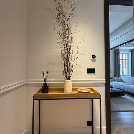 La By Luxuruhomesweethome Center